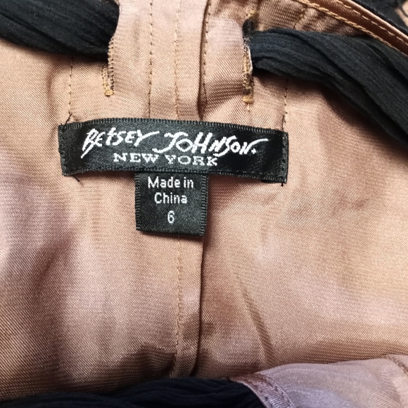 Vintage BETSEY JOHNSON Black Embroidered Shell Overlaid on Dusty Pink Sa… - Picture 5 of 6